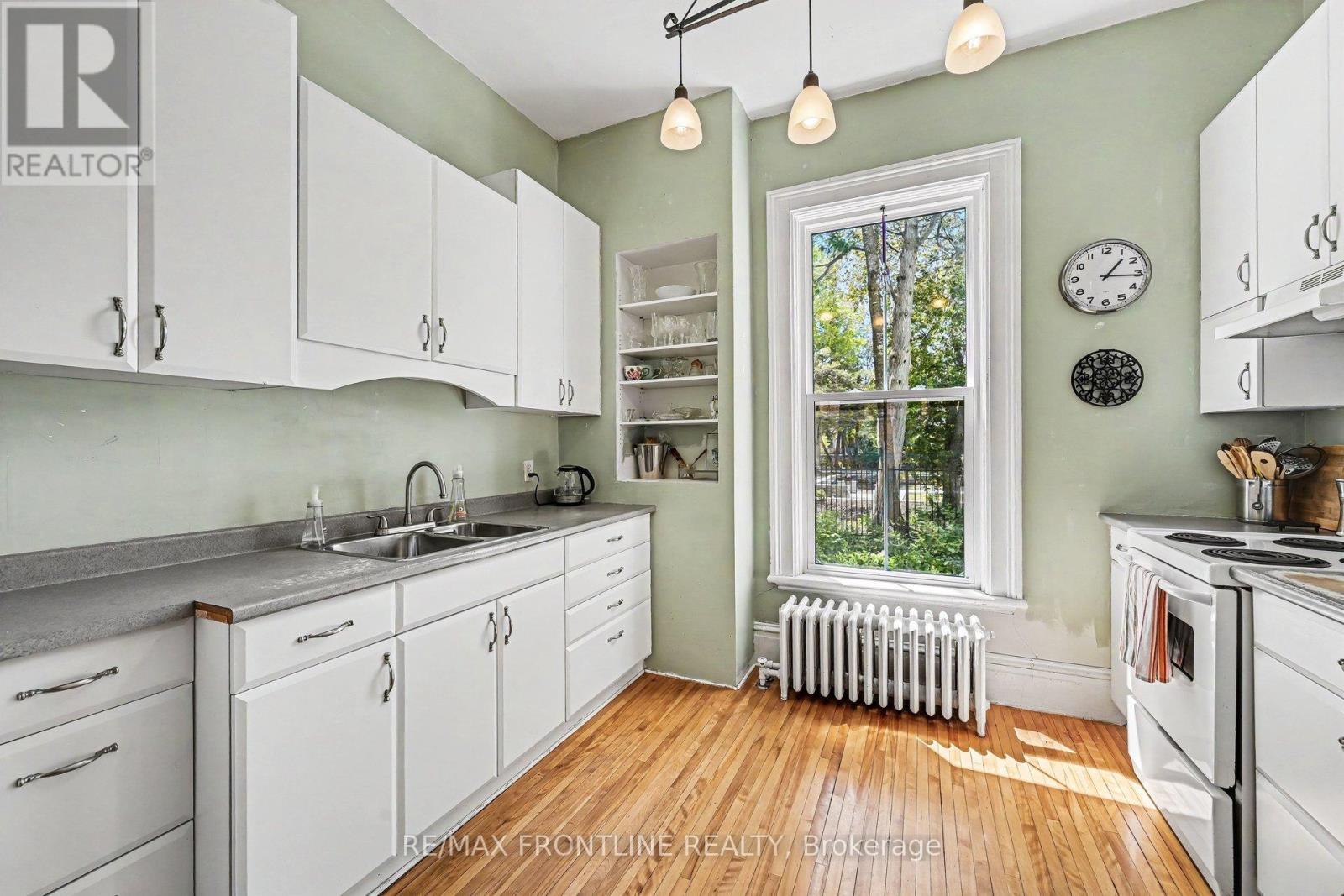 5 D'Arcy Street, Perth, ON - Indoor Photo Showing Kitchen With Double Sink