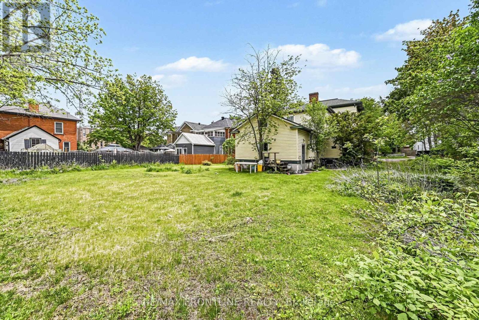 5 D'Arcy Street, Perth, ON - Outdoor