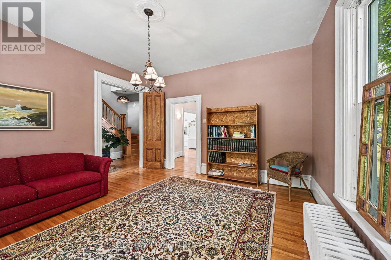 5 D'Arcy Street, Perth, ON - Indoor