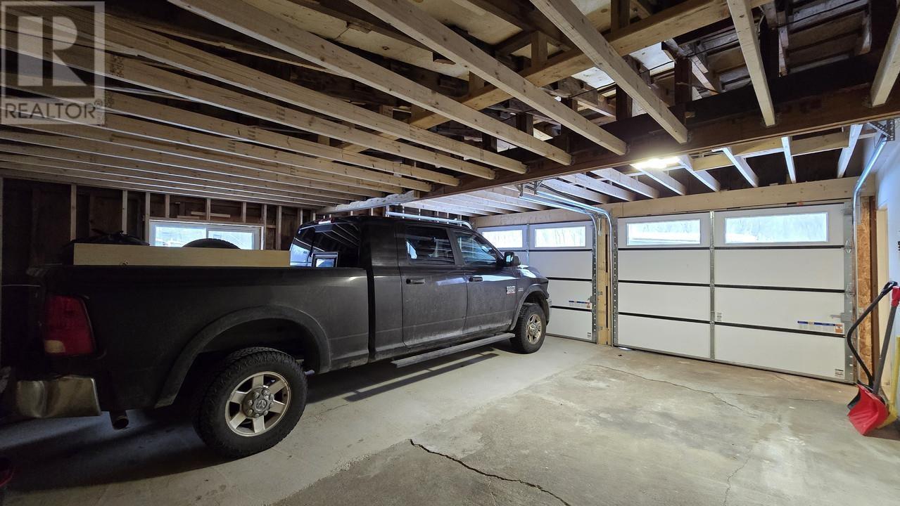 44 Pinder Dr, Prince Township, ON - Indoor Photo Showing Garage