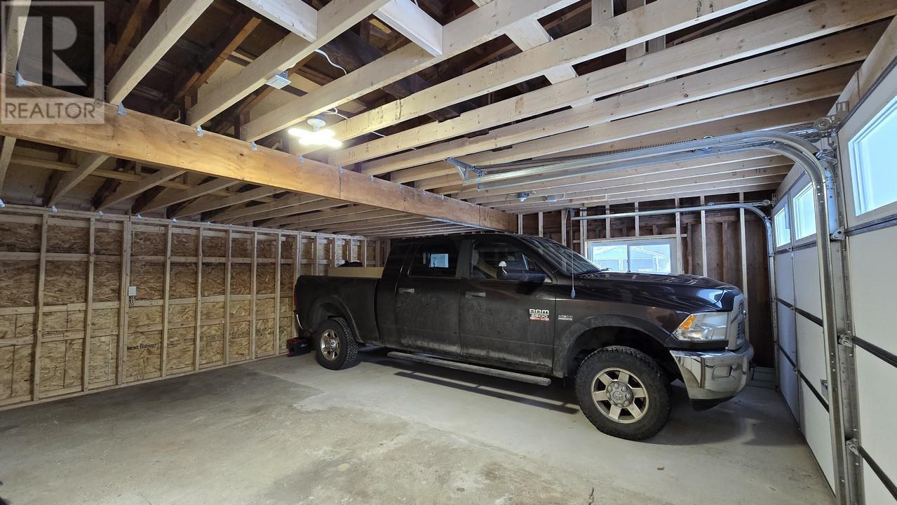 44 Pinder Dr, Prince Township, ON - Indoor Photo Showing Garage