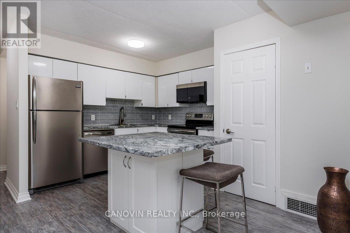 202 - 107 Bond Street, Orillia, ON - Indoor Photo Showing Kitchen