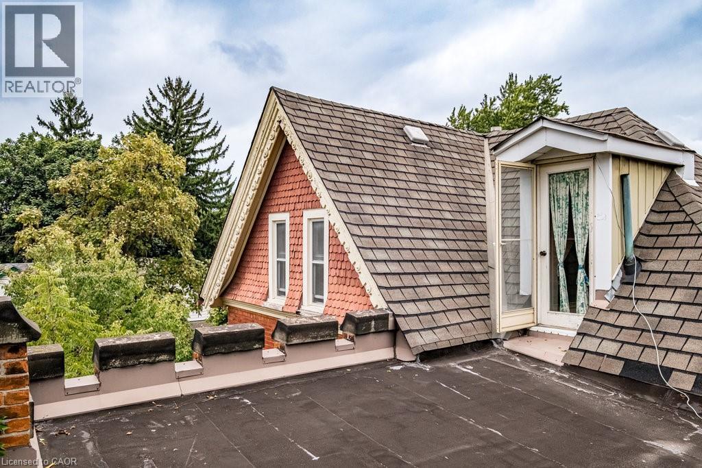 95-97 S Fairholt Road S, Hamilton, ON - Outdoor