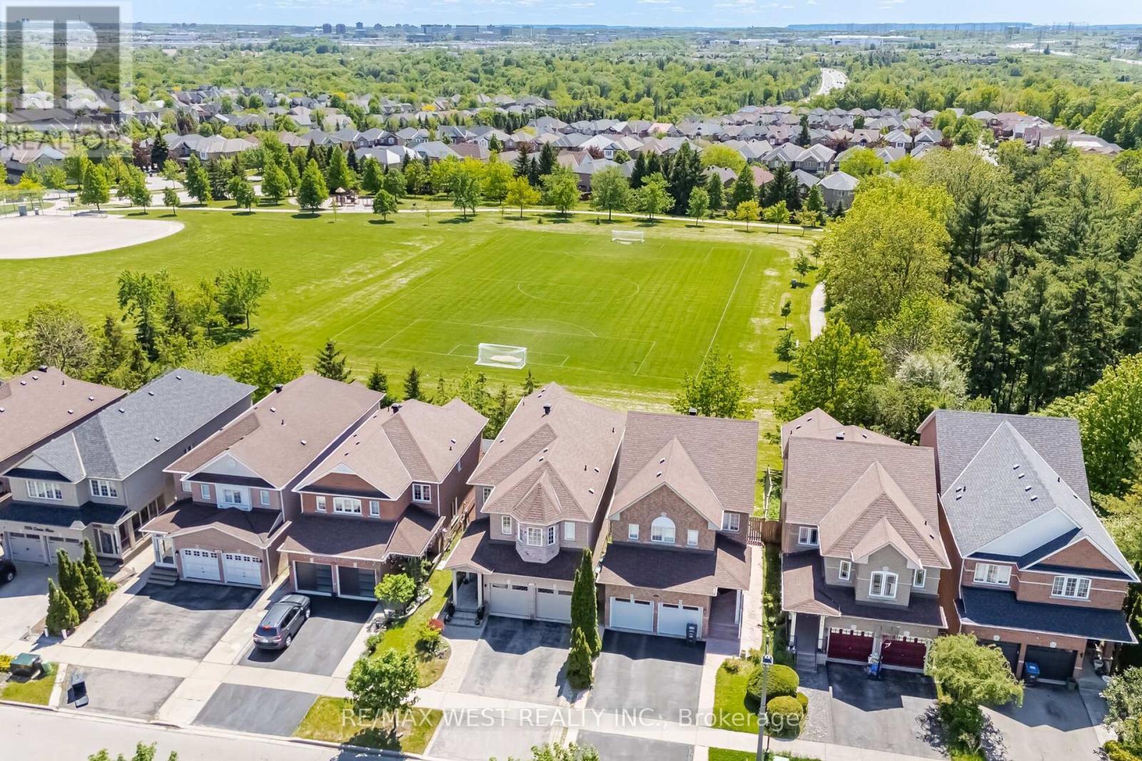7288 Zinnia Place, Mississauga, ON - Outdoor With Facade With View