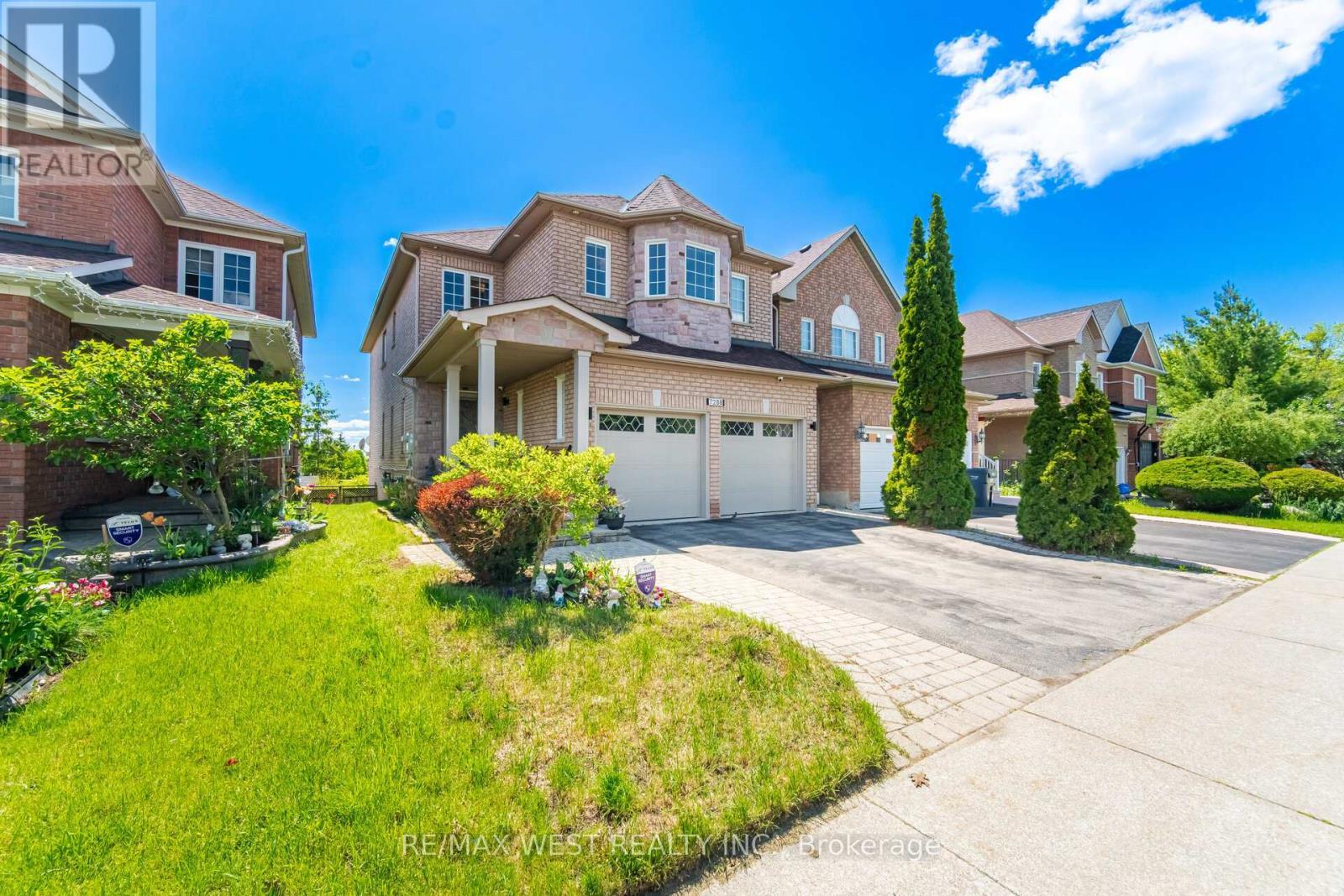 7288 Zinnia Place, Mississauga, ON - Outdoor With Facade