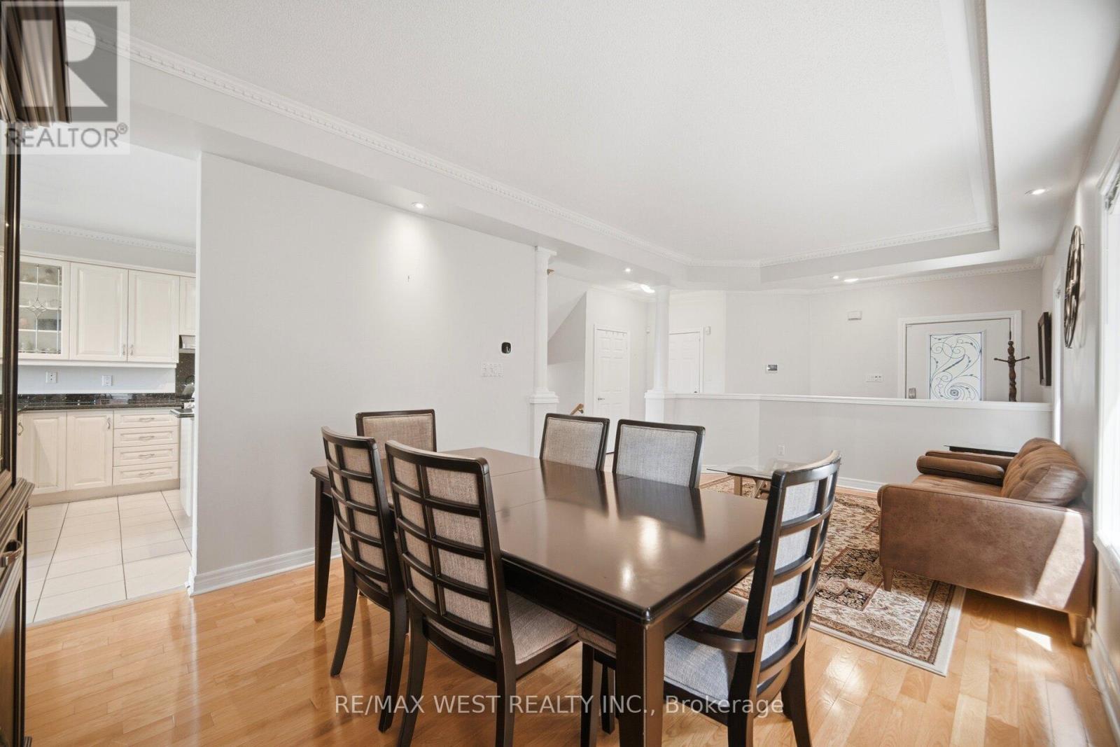 7288 Zinnia Place, Mississauga, ON - Indoor Photo Showing Dining Room