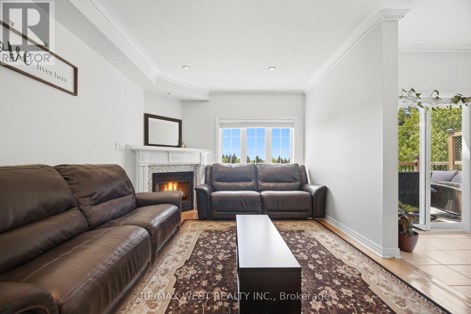 7288 Zinnia Place, Mississauga, ON - Indoor Photo Showing Living Room With Fireplace