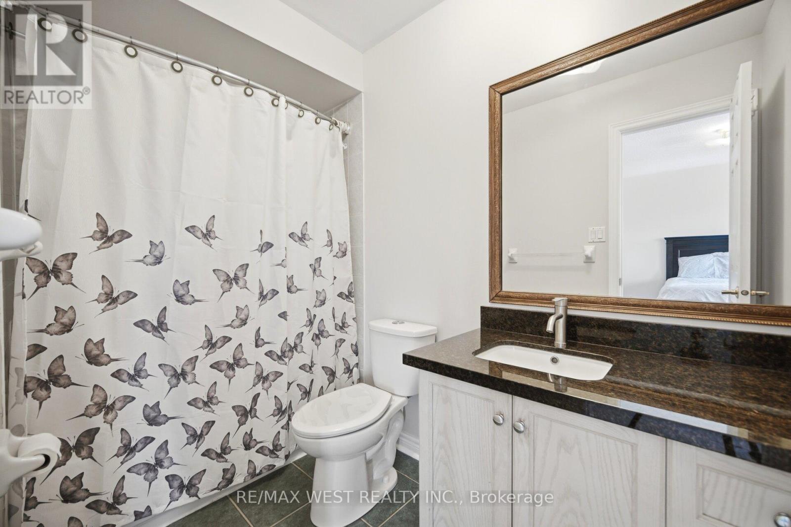7288 Zinnia Place, Mississauga, ON - Indoor Photo Showing Bathroom