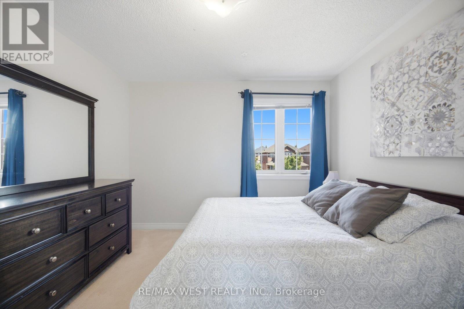 7288 Zinnia Place, Mississauga, ON - Indoor Photo Showing Bedroom
