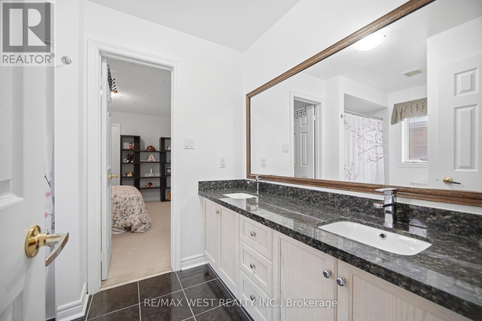 7288 Zinnia Place, Mississauga, ON - Indoor Photo Showing Bathroom