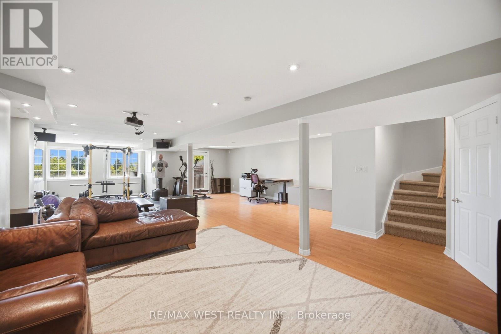 7288 Zinnia Place, Mississauga, ON - Indoor Photo Showing Living Room