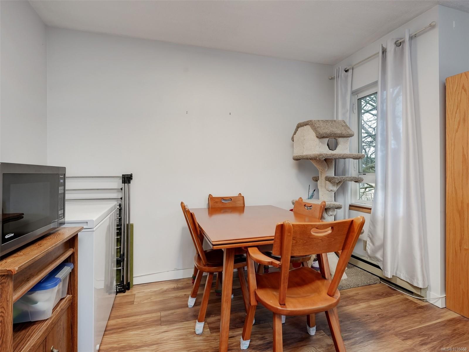 #406-3258 Alder St, Saanich, BC - Indoor