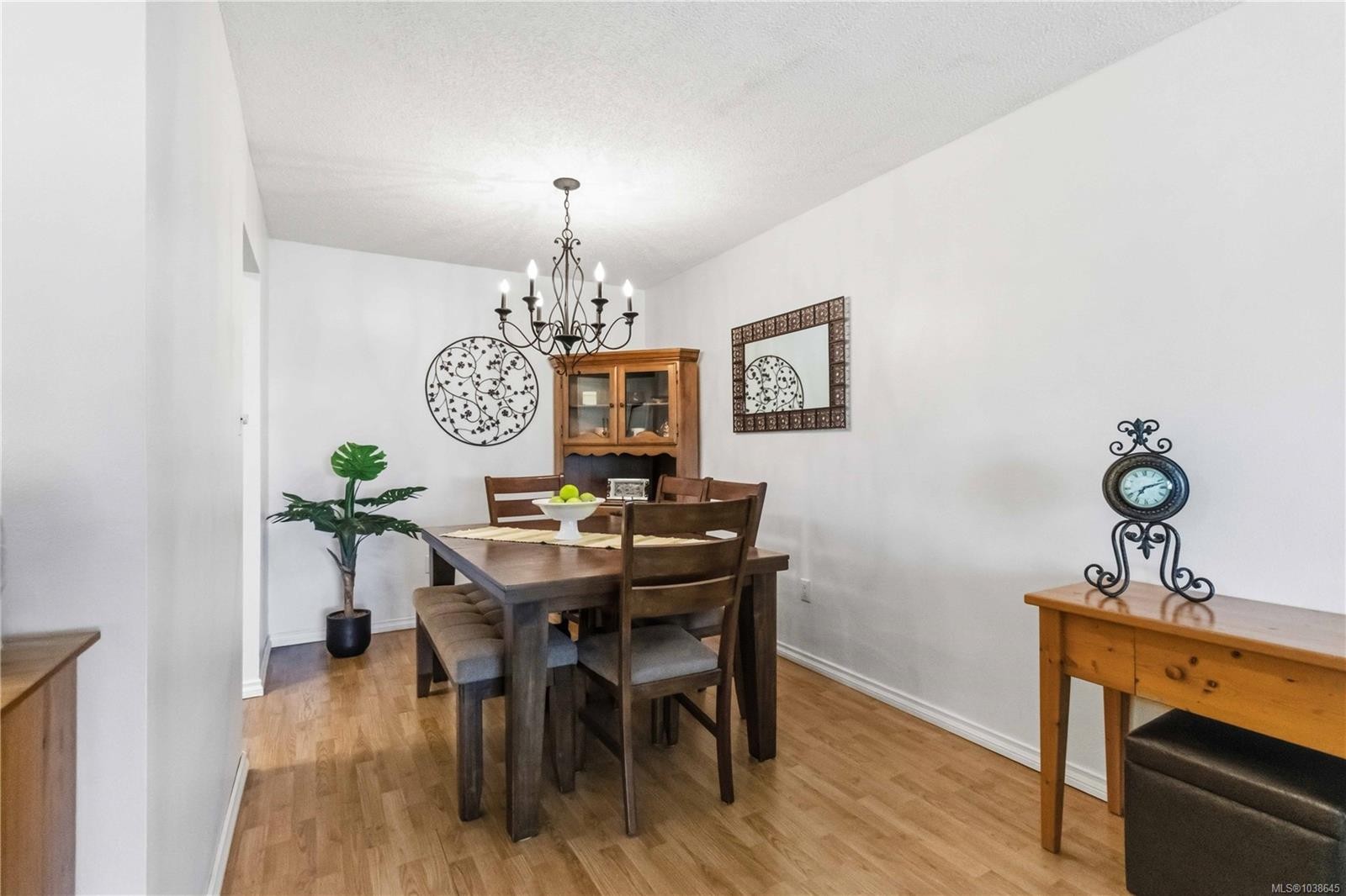 #203-1665 Oak Bay Ave, Victoria, BC - Indoor Photo Showing Dining Room