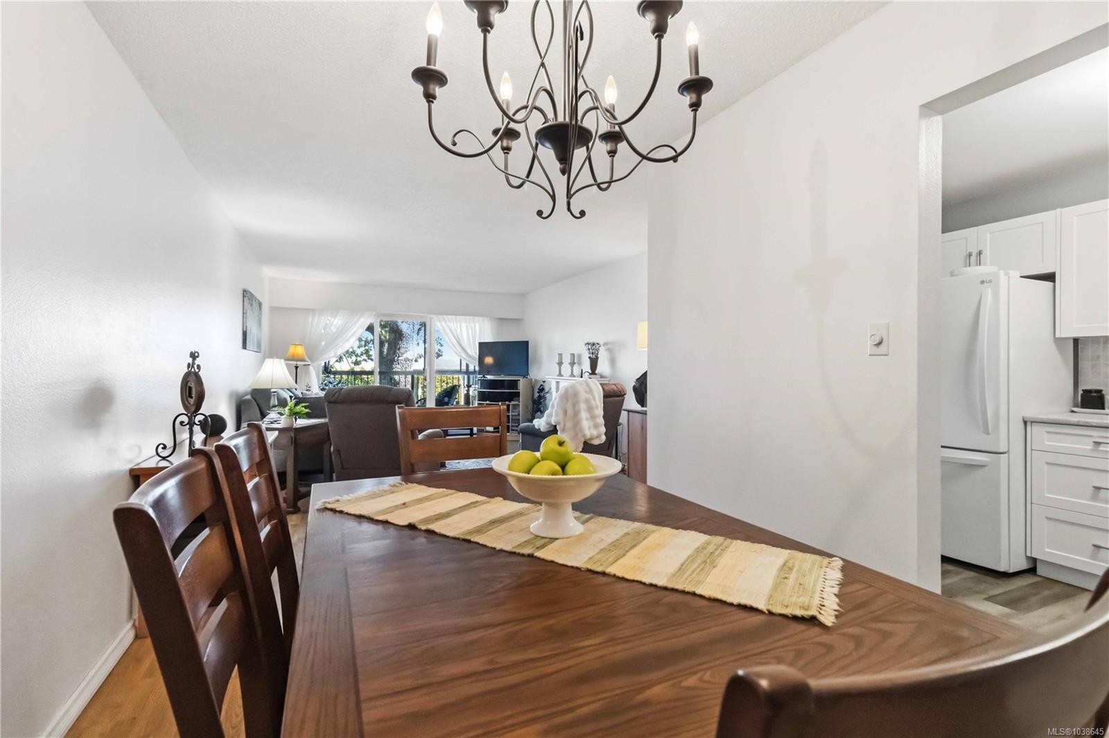 #203-1665 Oak Bay Ave, Victoria, BC - Indoor Photo Showing Dining Room