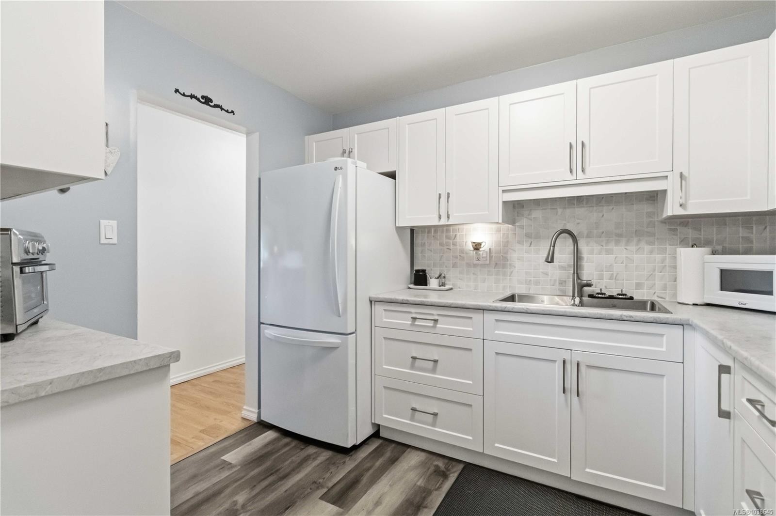 #203-1665 Oak Bay Ave, Victoria, BC - Indoor Photo Showing Kitchen With Double Sink With Upgraded Kitchen