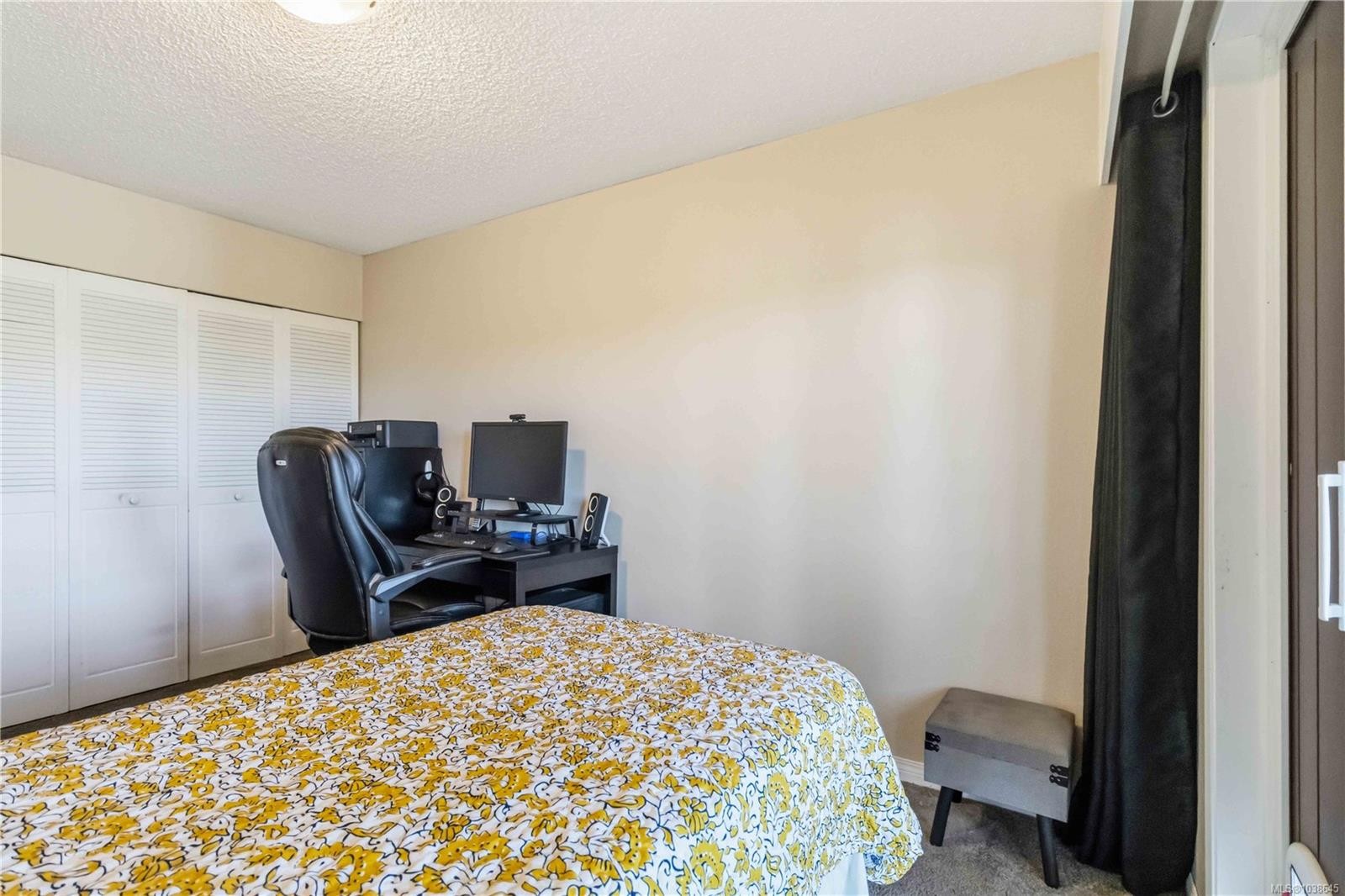 #203-1665 Oak Bay Ave, Victoria, BC - Indoor Photo Showing Bedroom