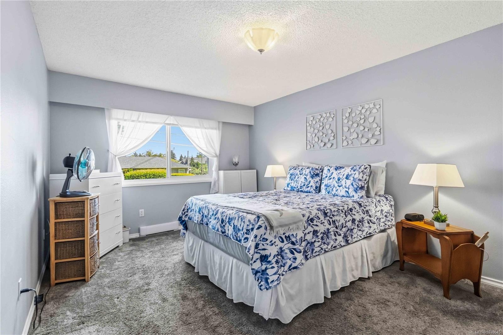 #203-1665 Oak Bay Ave, Victoria, BC - Indoor Photo Showing Bedroom