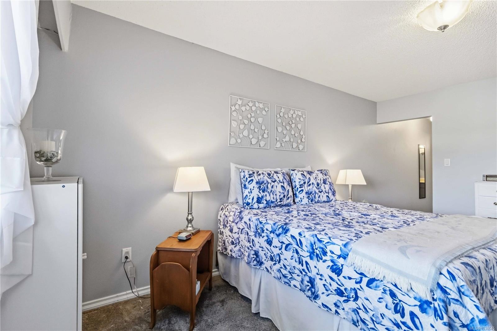#203-1665 Oak Bay Ave, Victoria, BC - Indoor Photo Showing Bedroom