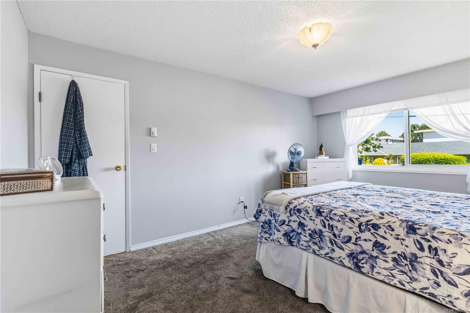 #203-1665 Oak Bay Ave, Victoria, BC - Indoor Photo Showing Bedroom
