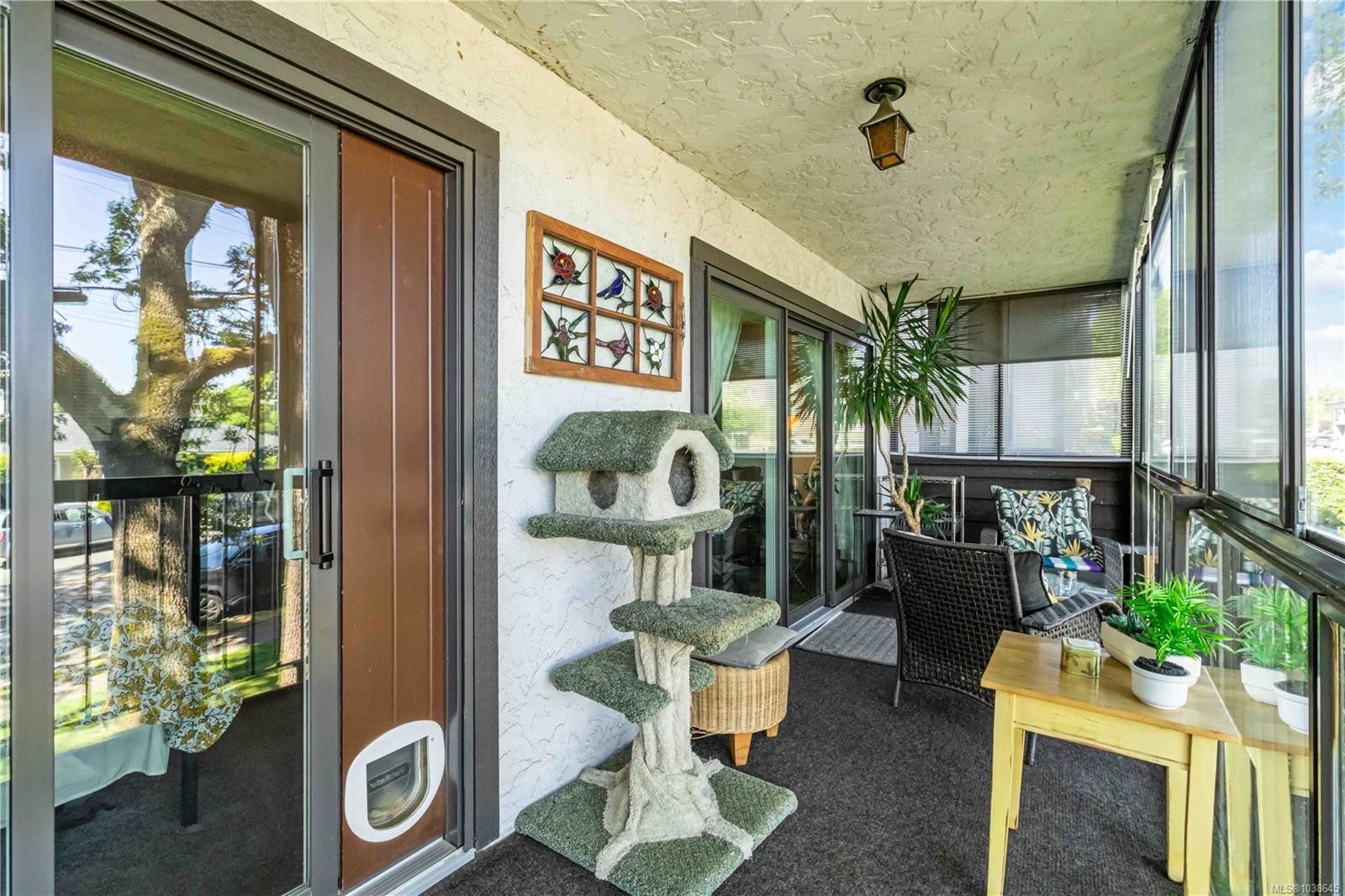 #203-1665 Oak Bay Ave, Victoria, BC - Outdoor With Exterior