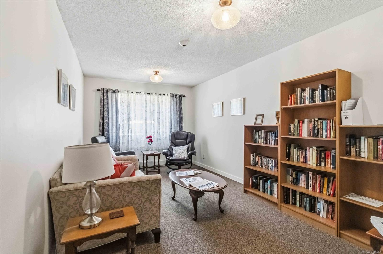 #203-1665 Oak Bay Ave, Victoria, BC - Indoor