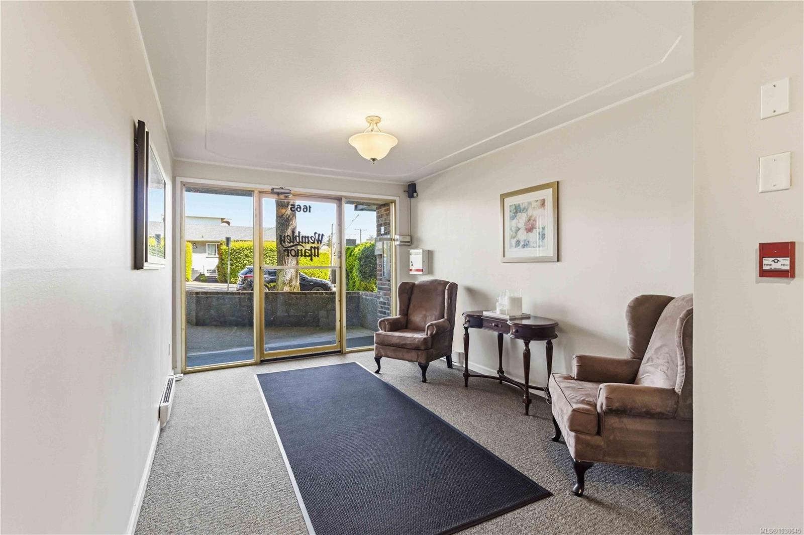 #203-1665 Oak Bay Ave, Victoria, BC - Indoor
