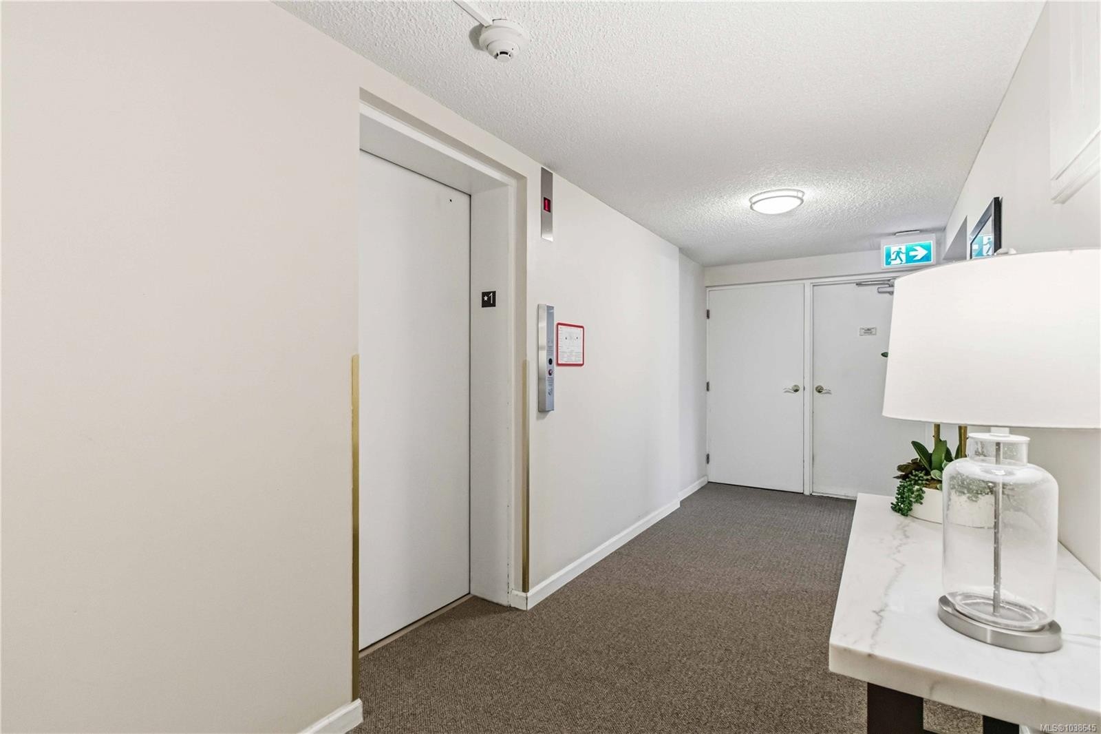 #203-1665 Oak Bay Ave, Victoria, BC - Indoor Photo Showing Other Room