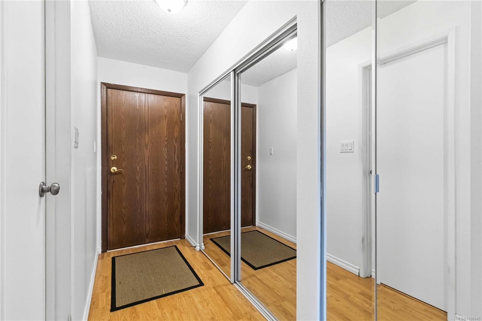 #203-1665 Oak Bay Ave, Victoria, BC - Indoor Photo Showing Other Room