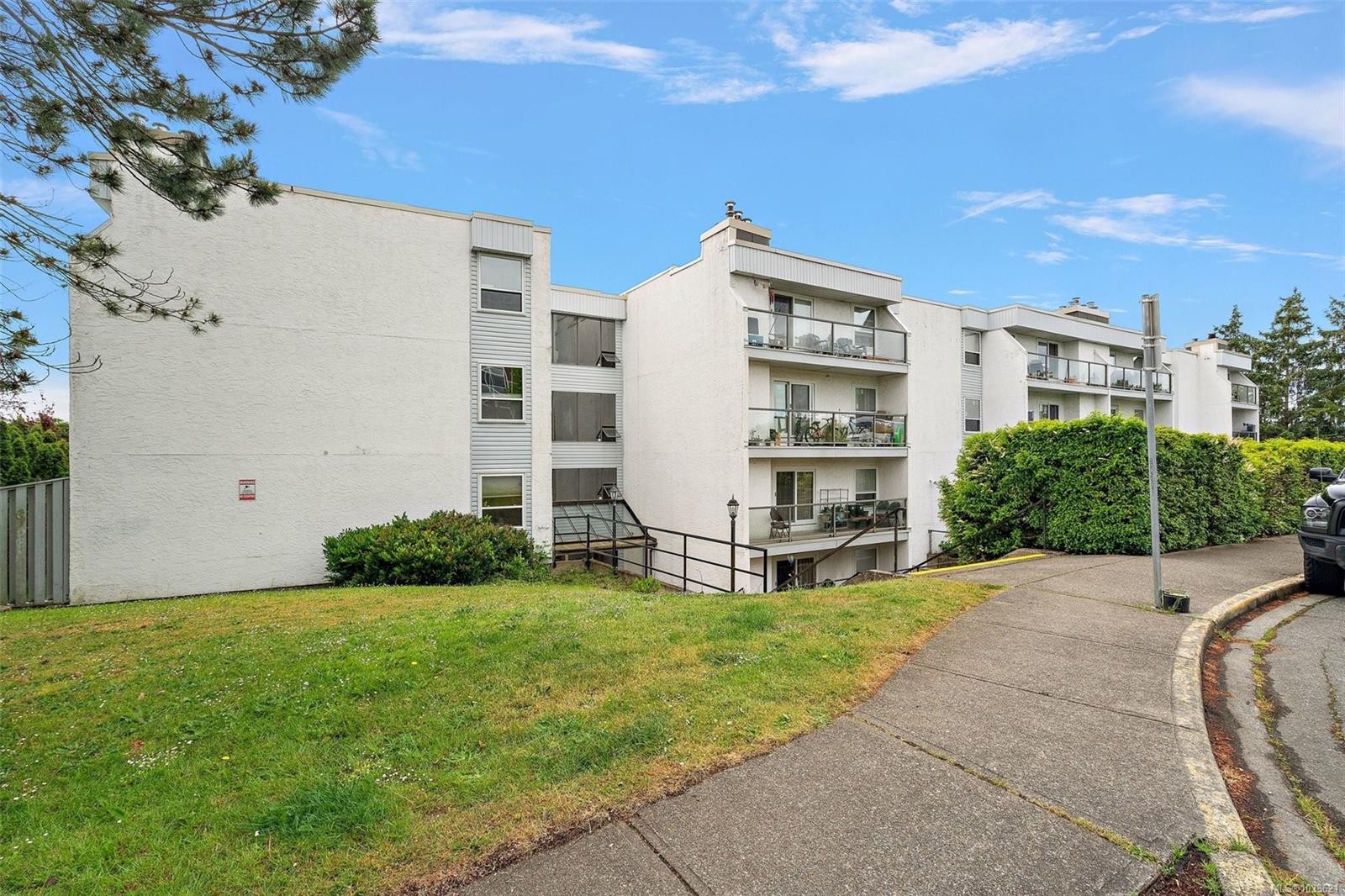 #211-290 Regina Ave, Saanich, BC - Outdoor With Balcony