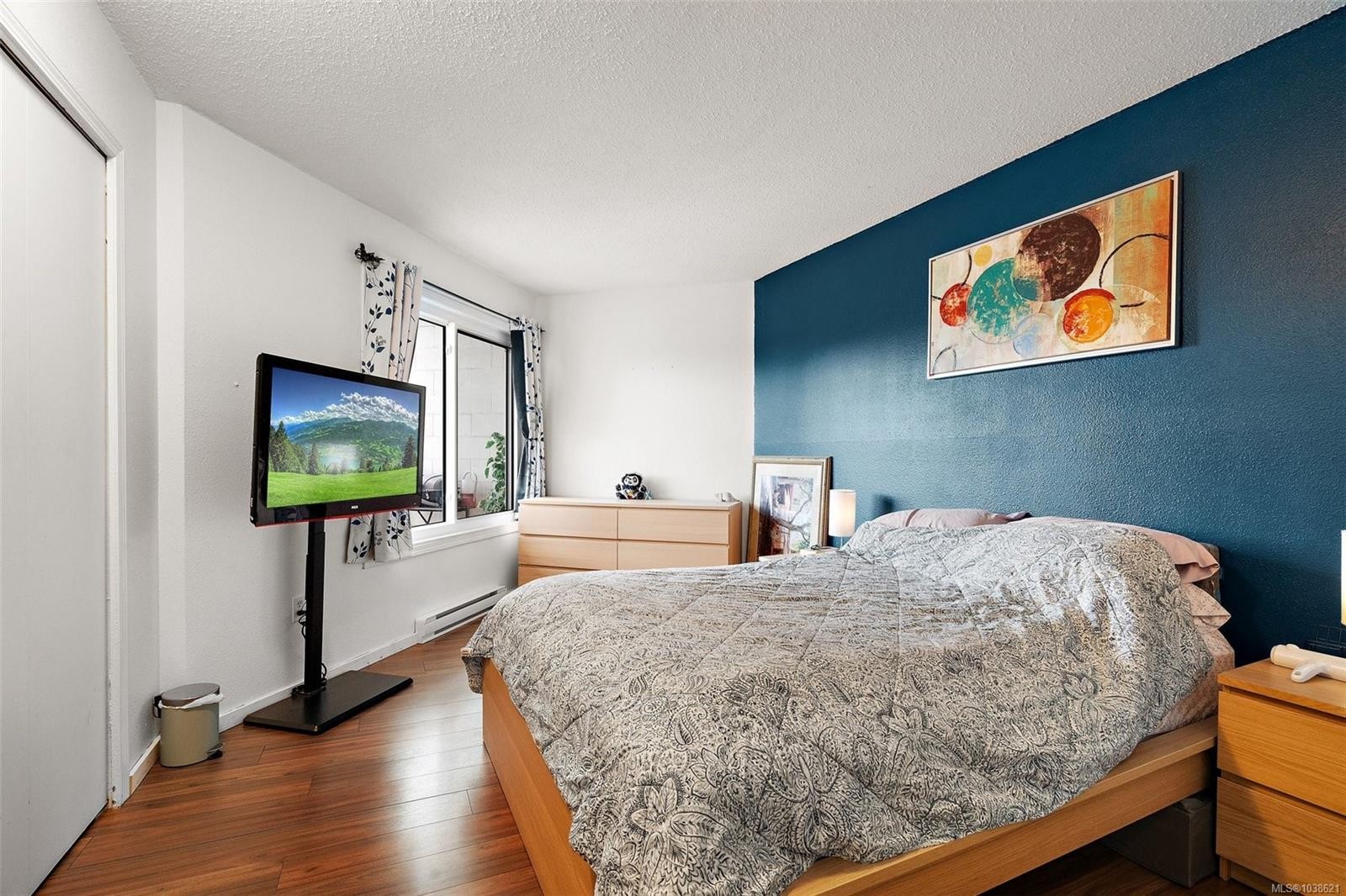 #211-290 Regina Ave, Saanich, BC - Indoor Photo Showing Bedroom