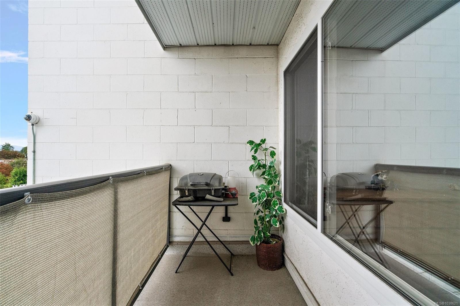 #211-290 Regina Ave, Saanich, BC - Photo Showing Kitchen