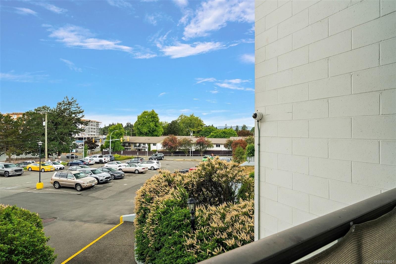 #211-290 Regina Ave, Saanich, BC - Outdoor