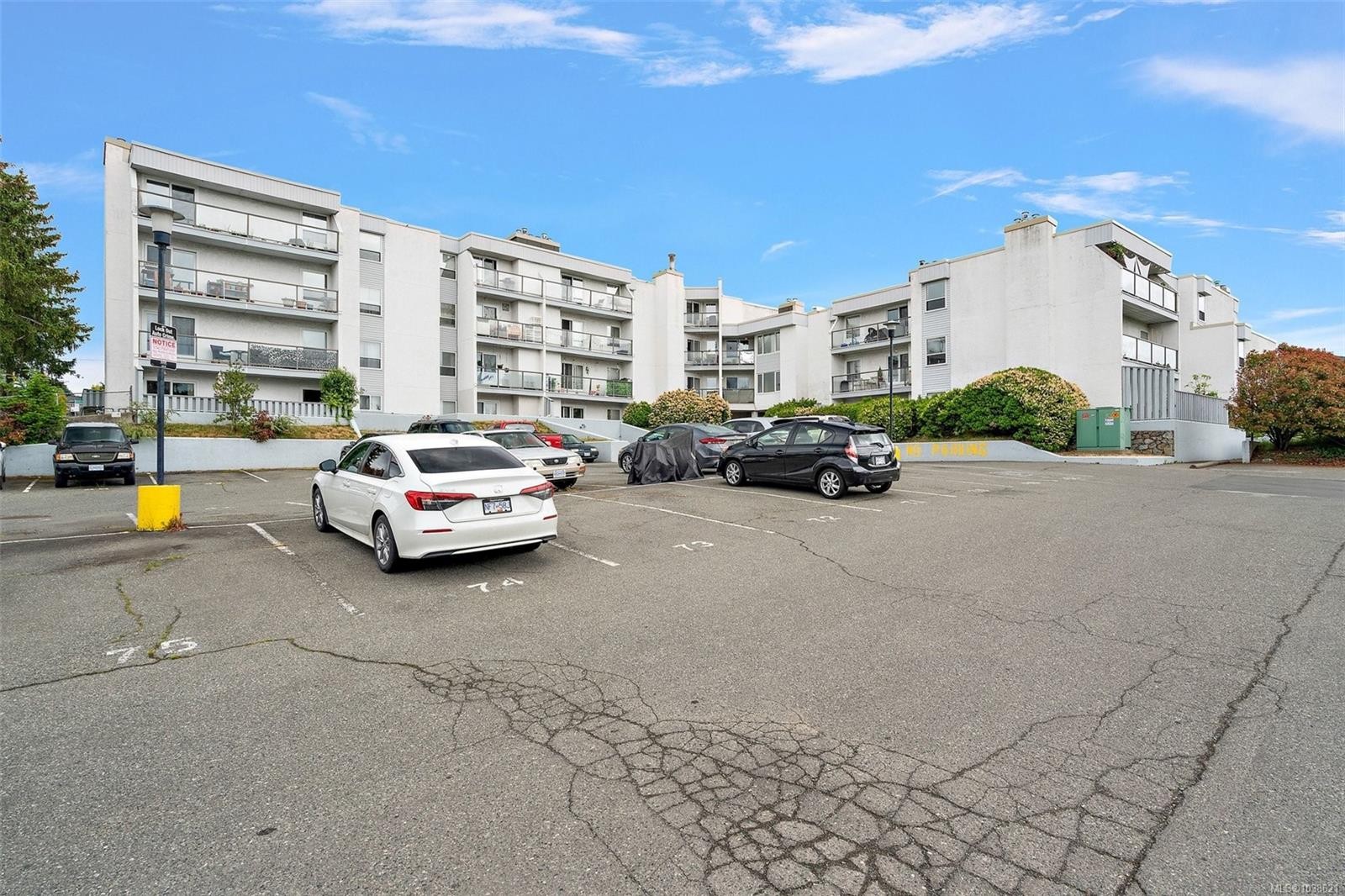 #211-290 Regina Ave, Saanich, BC - Outdoor With Balcony
