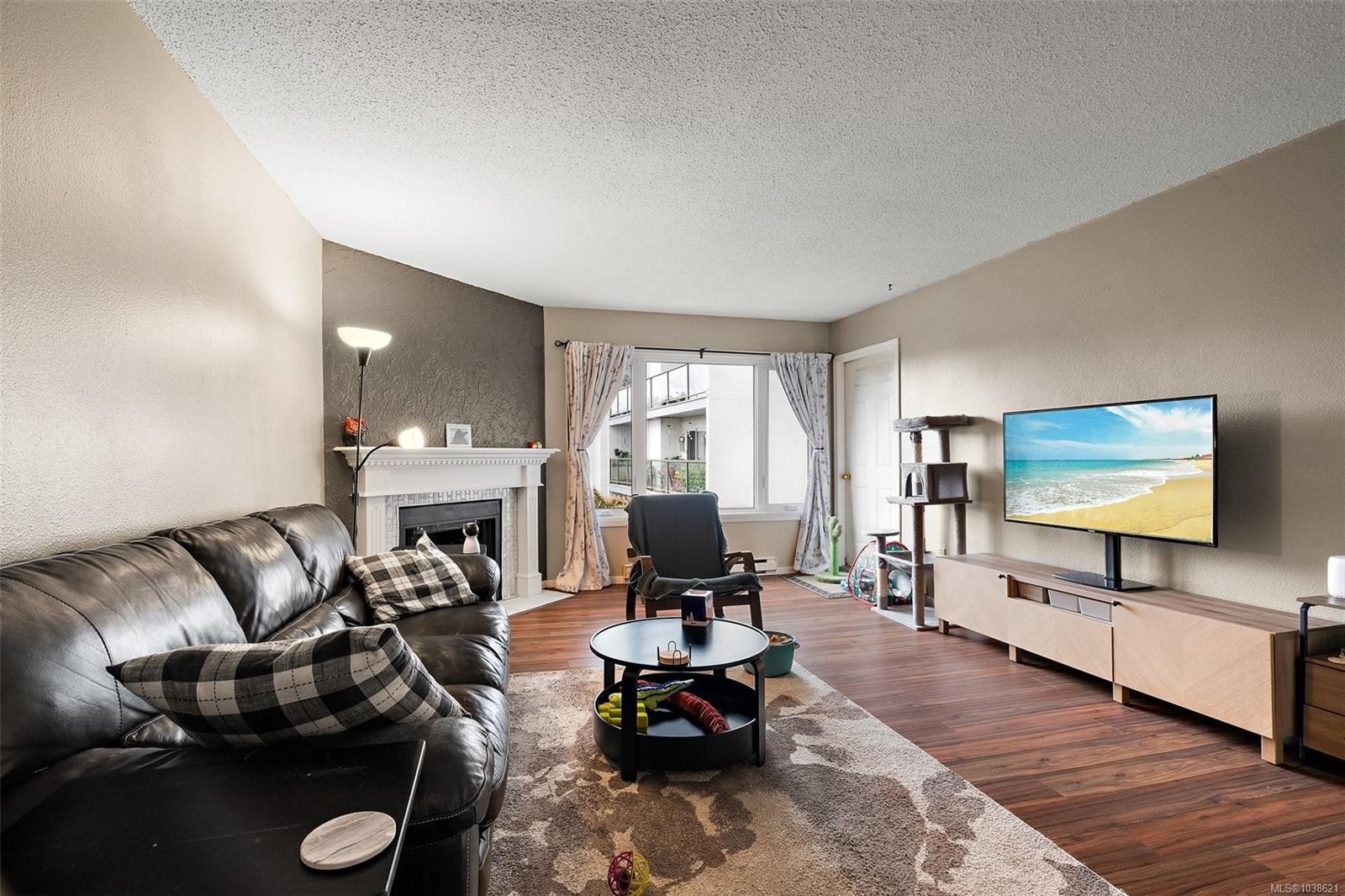 #211-290 Regina Ave, Saanich, BC - Indoor Photo Showing Living Room With Fireplace