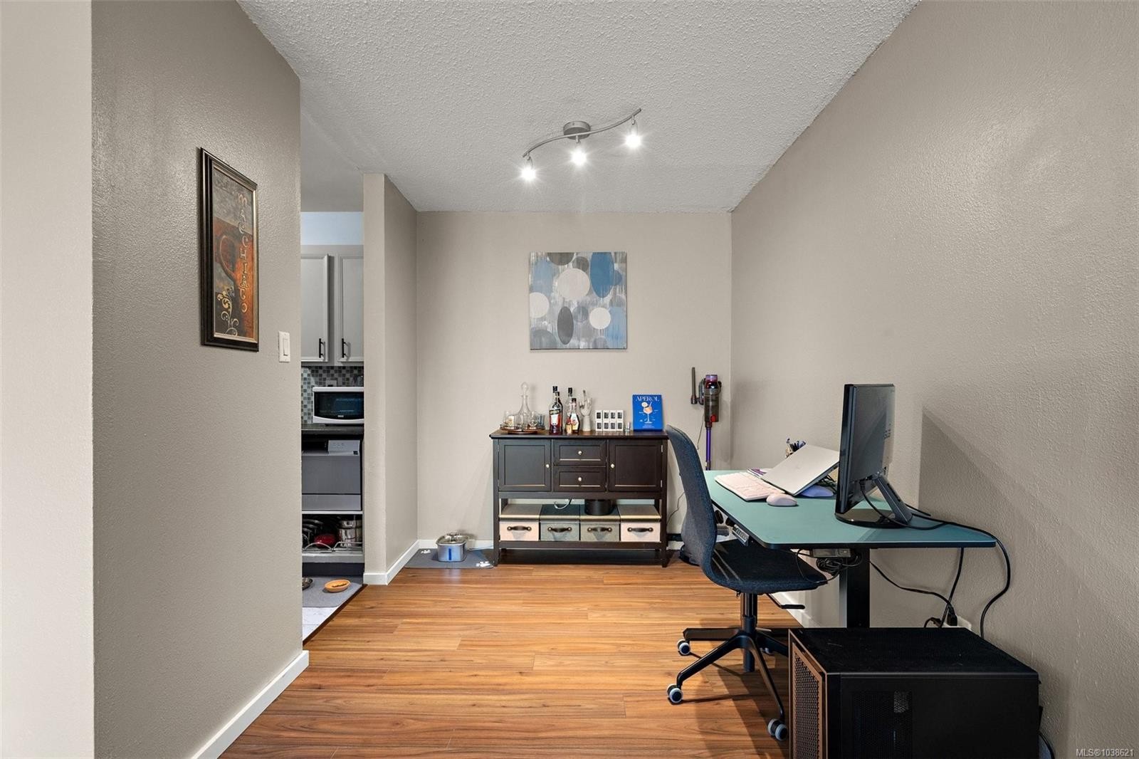 #211-290 Regina Ave, Saanich, BC - Indoor Photo Showing Office