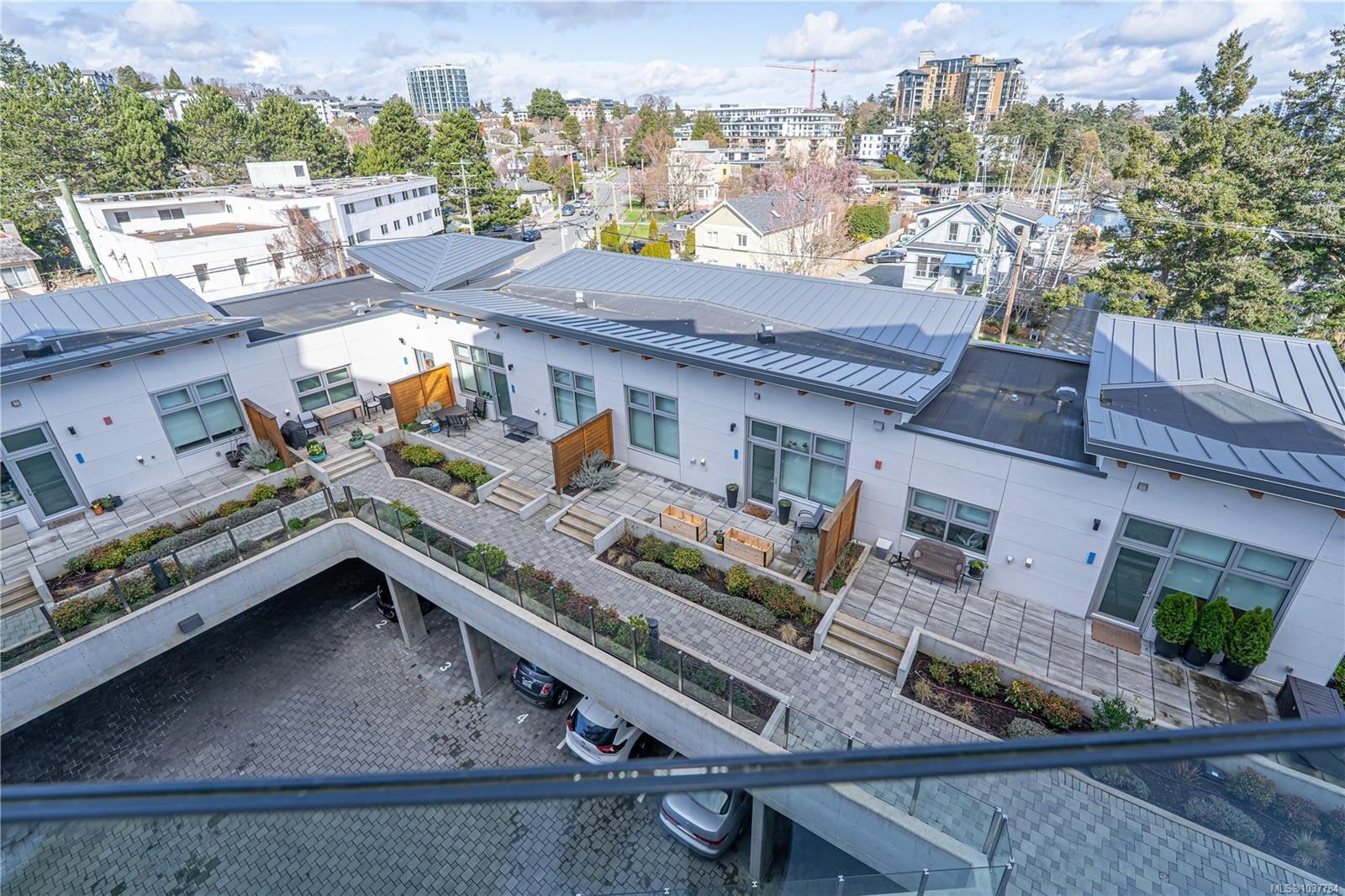 #408-916 Lyall St, Esquimalt, BC - Outdoor