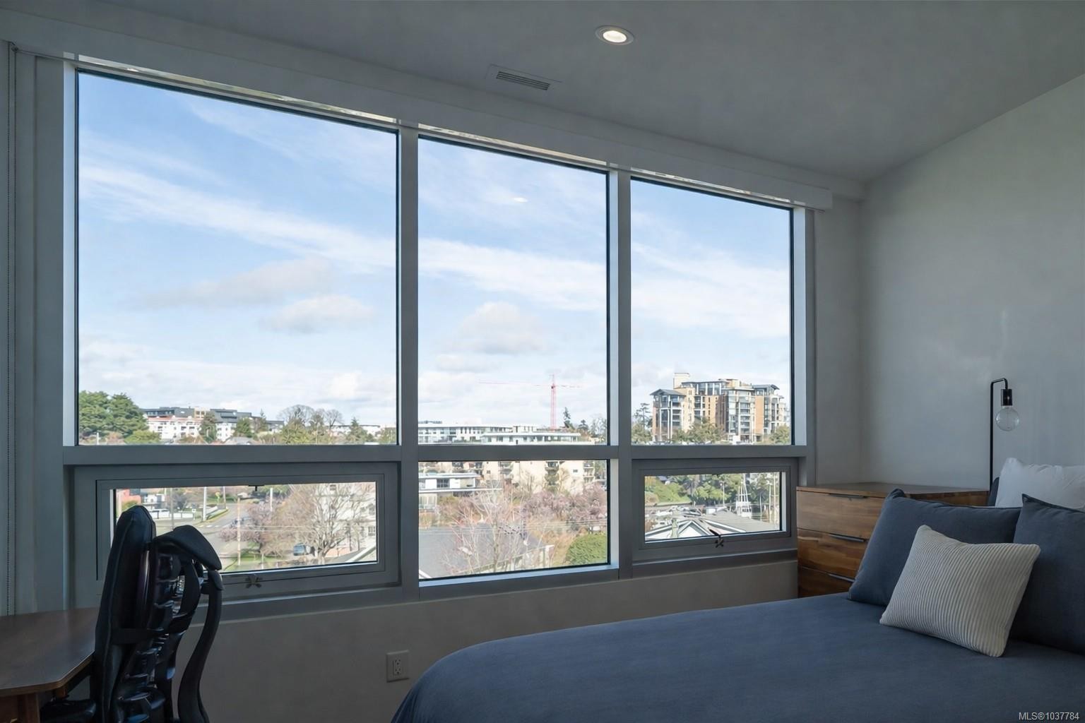 #408-916 Lyall St, Esquimalt, BC - Indoor Photo Showing Bedroom