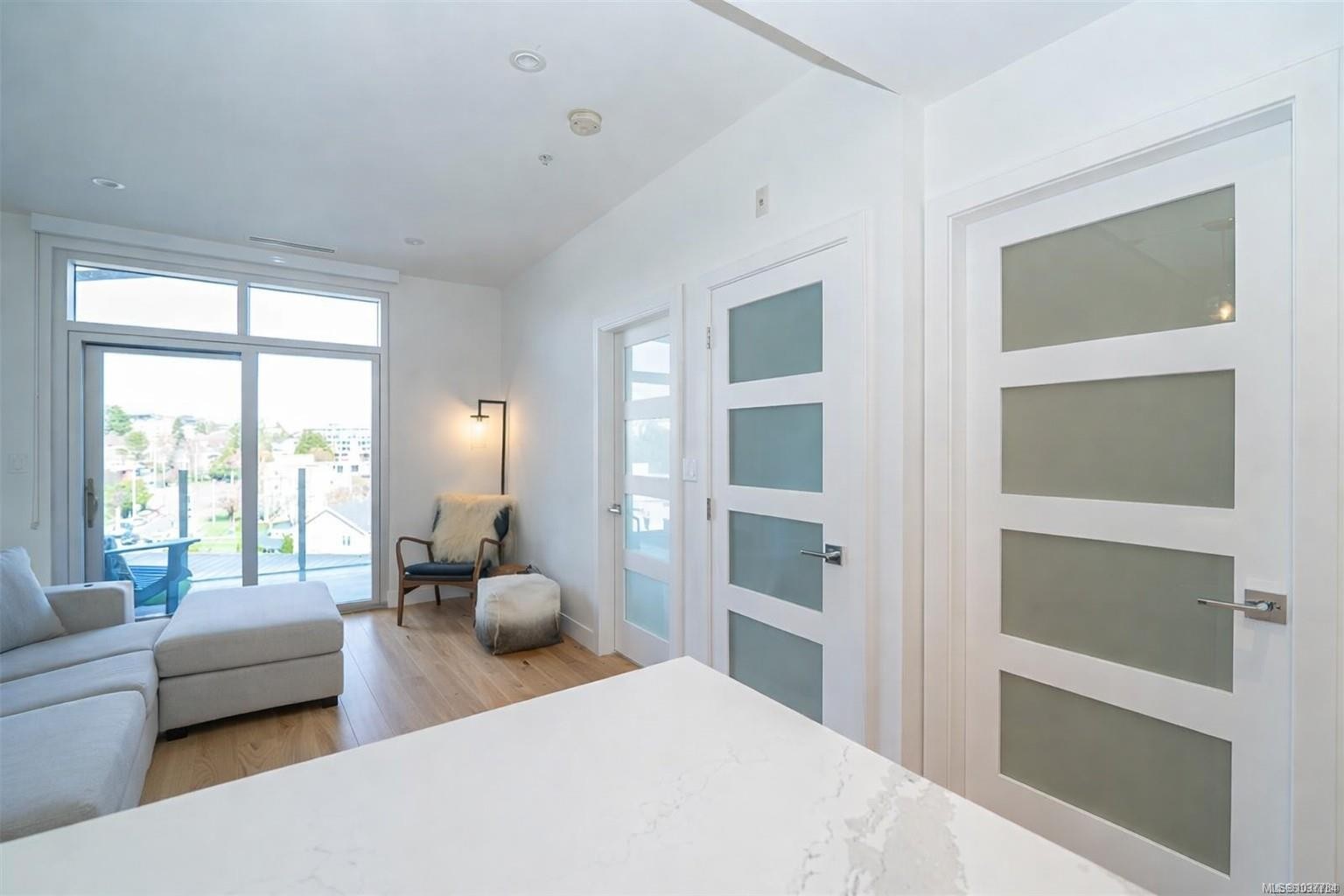 #408-916 Lyall St, Esquimalt, BC - Indoor