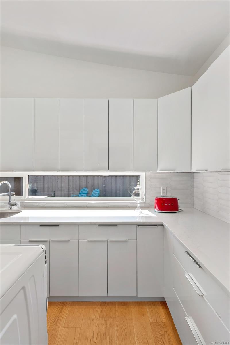 330 Irving Rd, Victoria, BC