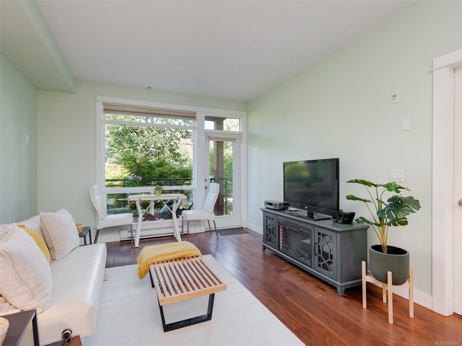 #218-2710 Jacklin Rd, Langford, BC - Indoor Photo Showing Living Room