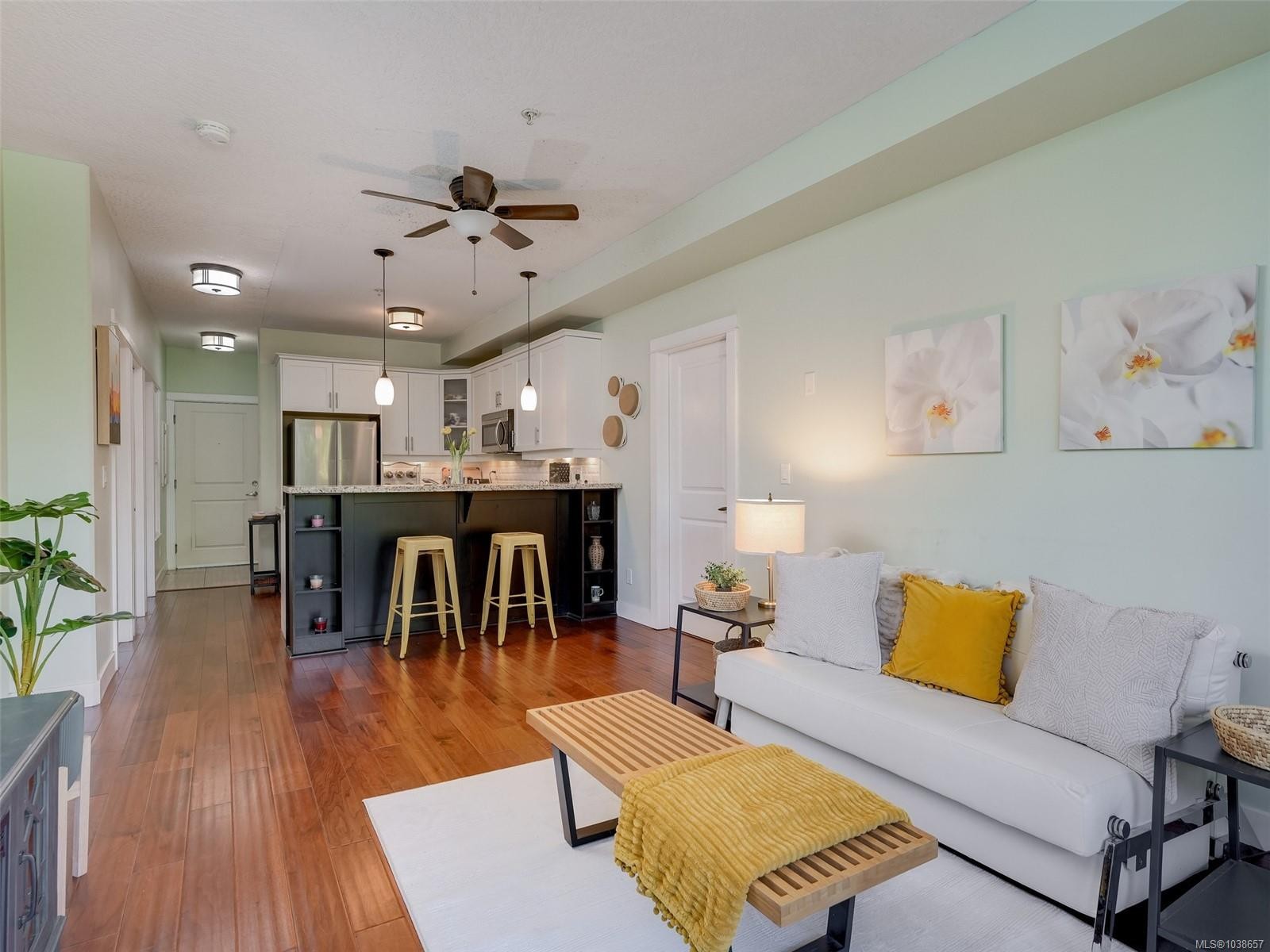 #218-2710 Jacklin Rd, Langford, BC - Indoor Photo Showing Living Room