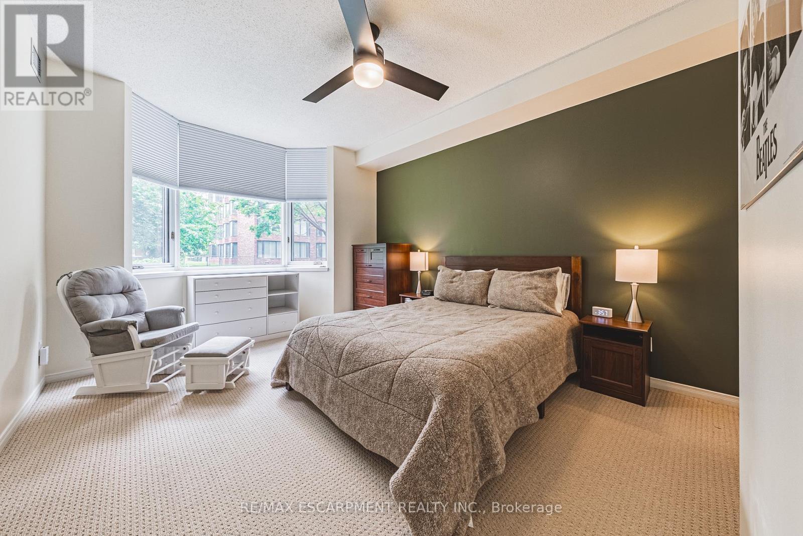 103 - 180 Limeridge Road W, Hamilton, ON - Indoor Photo Showing Bedroom