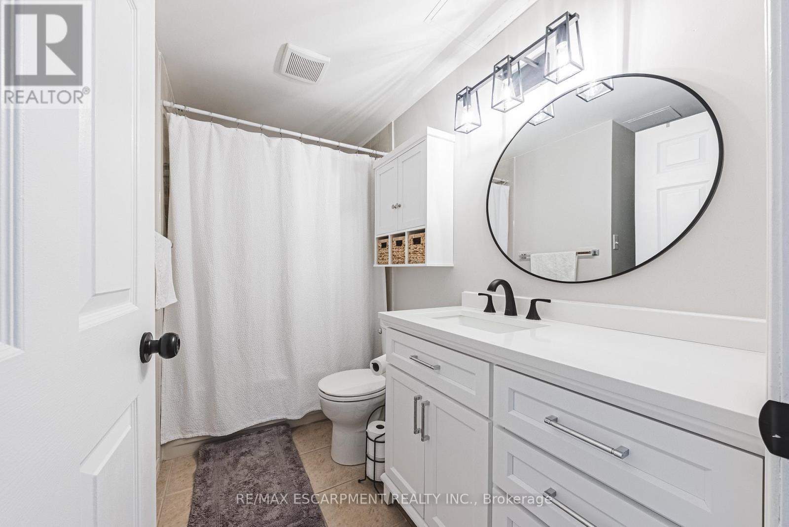 103 - 180 Limeridge Road W, Hamilton, ON - Indoor
