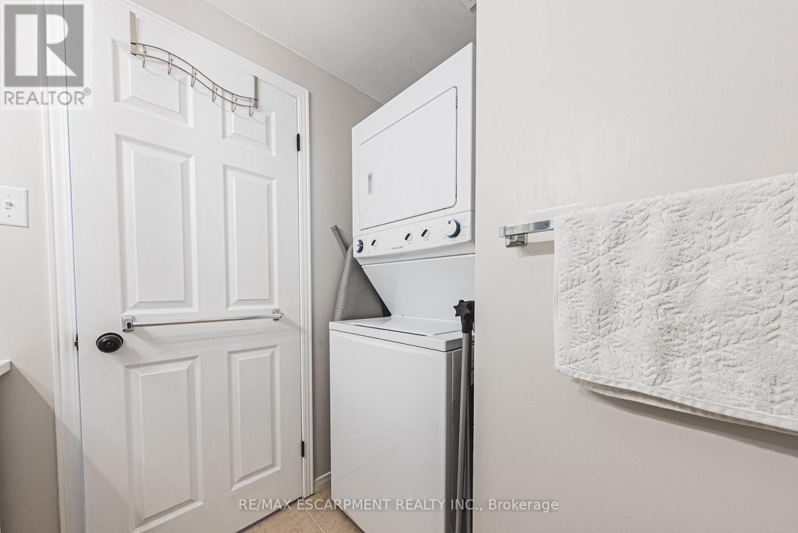 103 - 180 Limeridge Road W, Hamilton, ON - Indoor Photo Showing Laundry Room