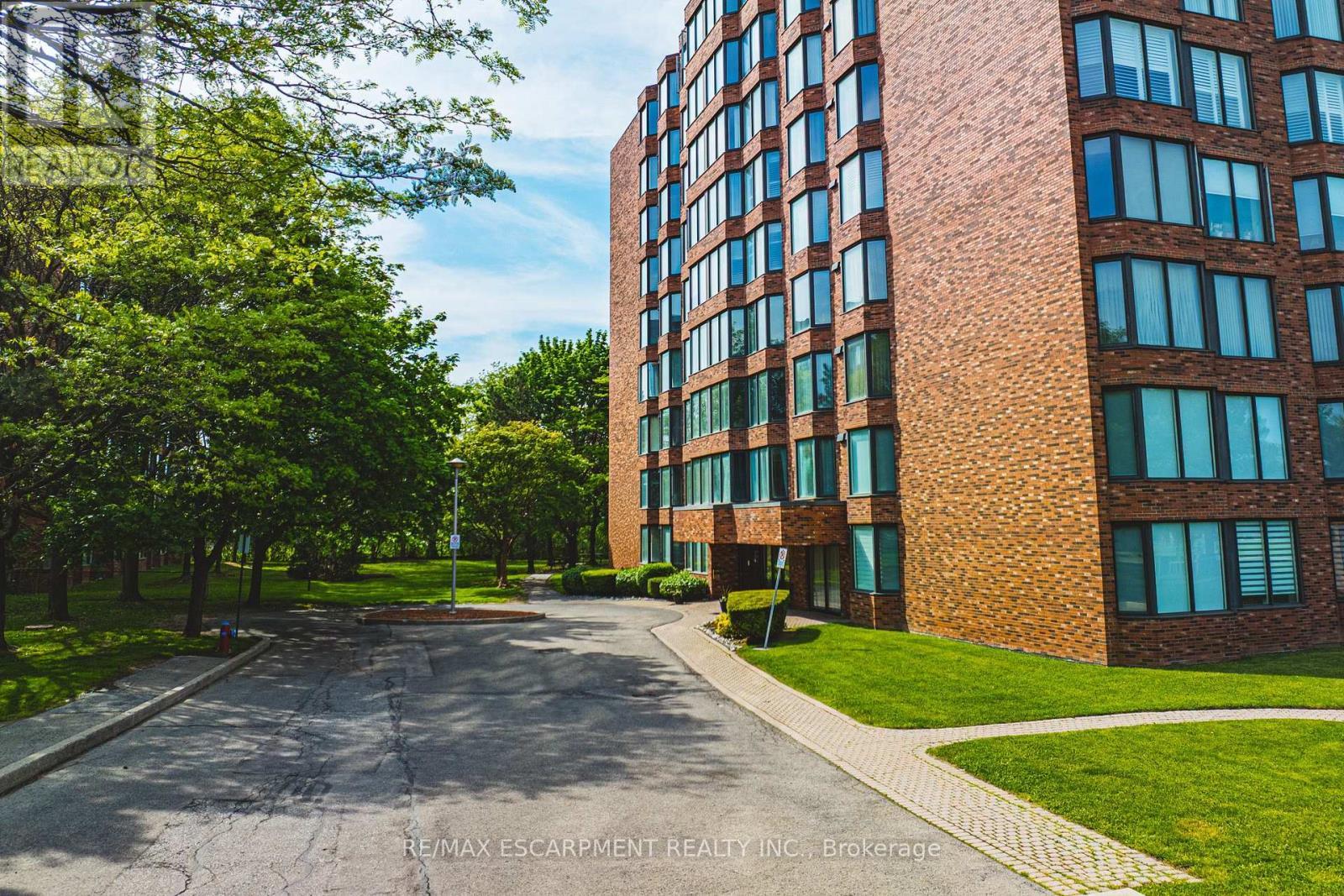 103 - 180 Limeridge Road W, Hamilton, ON - Outdoor