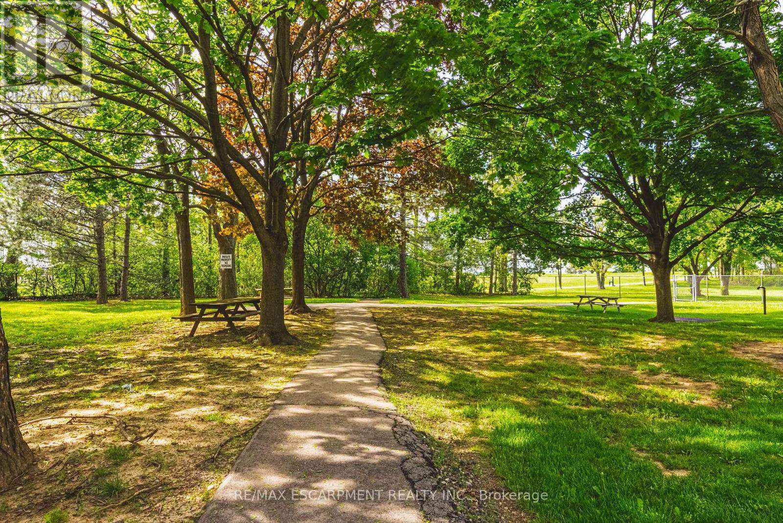 103 - 180 Limeridge Road W, Hamilton, ON - Outdoor