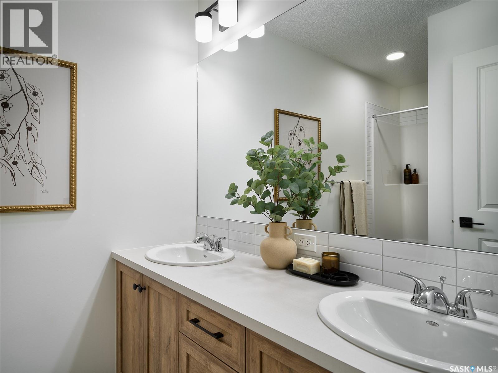 2005 Royal Park Boulevard, White City, SK - Indoor Photo Showing Bathroom