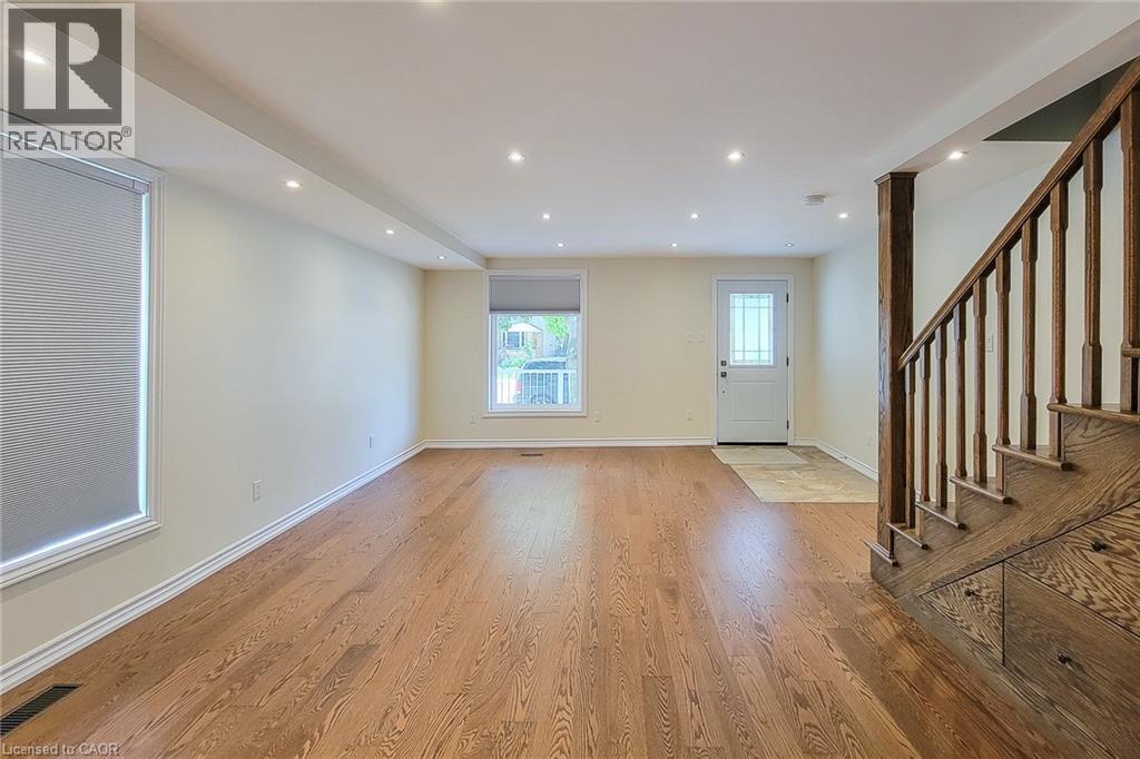 319 King Street W, Dundas, ON - Indoor Photo Showing Other Room