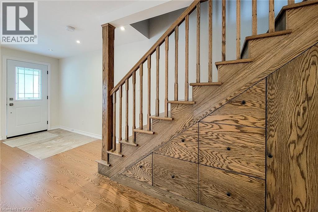 319 King Street W, Dundas, ON - Indoor Photo Showing Other Room