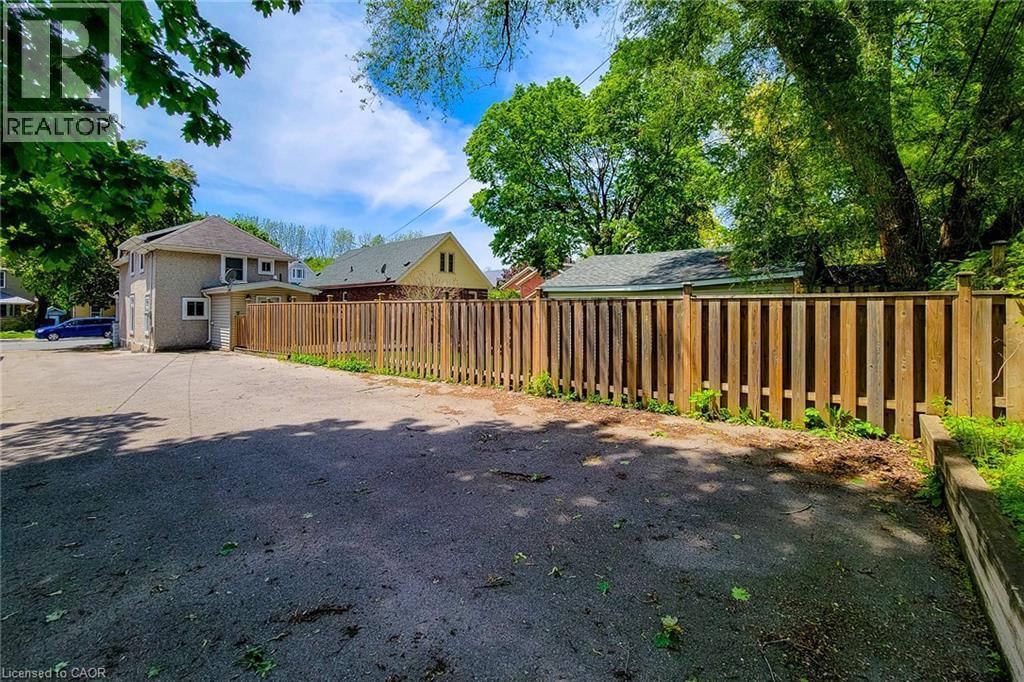 319 King Street W, Dundas, ON - Outdoor
